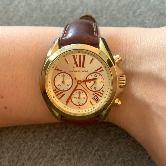 Michael Kors Gold Watch MK-5702 - Picture 2 of 3